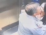 电梯亲吻门后续：宋珍珍自曝19岁被觉得报警没用生死看淡
